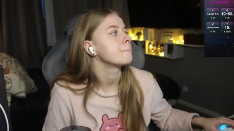 Snapshot of candy_meggie chatting on January 9, 2025, 1:35 pm Megan online show from January 9, 2025, 1:35 pm