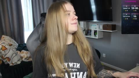 Snapshot of candy_meggie chatting on January 17, 2025, 9:39 am Megan online show from January 17, 2025, 9:39 am