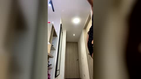 candy_queen81 online show from May 21, 2026, 11:06 am