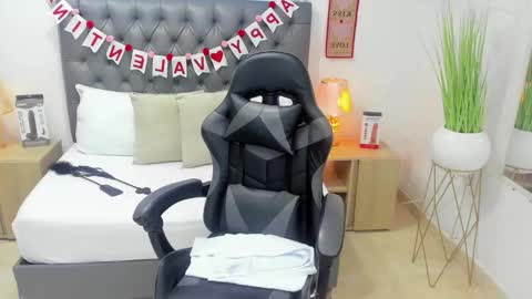 CANDY online show from February 4, 2025, 7:22 pm