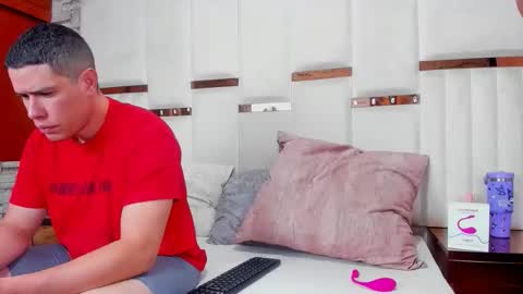 candyandsteven online show from November 17, 2025, 2:39 am