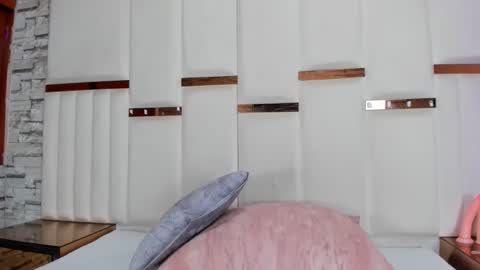 candyandsteven online show from April 10, 2026, 3:56 am