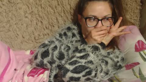 say meow and send tips  online show from December 5, 2024, 6:55 pm