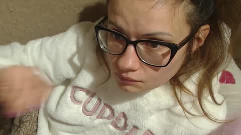 say meow and send tips  online show from December 13, 2024, 8:04 pm