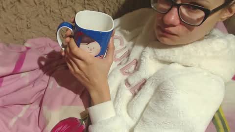 say meow and send tips  online show from December 25, 2024, 2:14 am