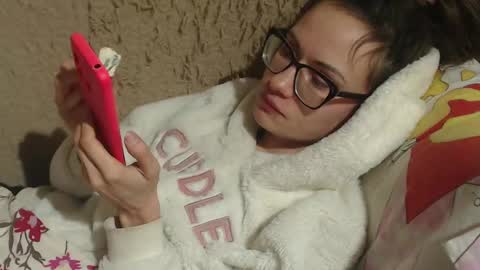 say meow and send tips  online show from February 17, 2025, 6:26 pm