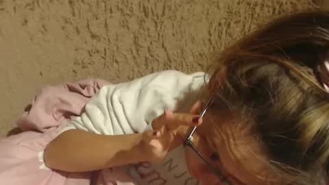 say meow and send tips  online show from September 15, 2025, 12:49 pm