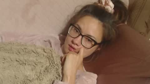 say meow and send tips  online show from October 27, 2025, 9:41 pm