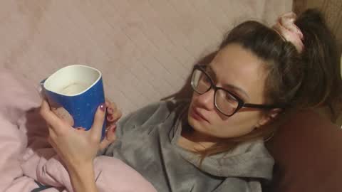 say meow and send tip  online show from November 7, 2025, 9:48 pm