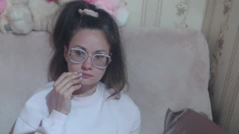 say meow and send tip  online show from April 19, 2026, 11:09 am