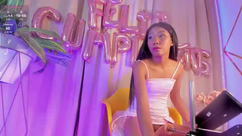 Snapshot of candyrouse2 chatting on September 14, 2025, 8:52 pm Candy online show from September 14, 2025, 8:52 pm