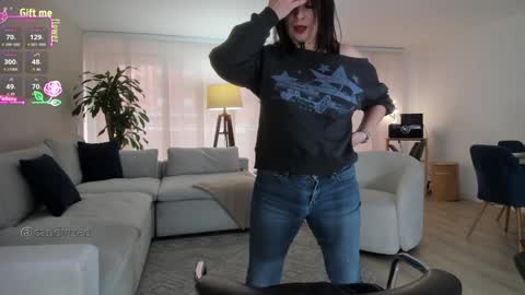 Gabriela K girl online show from September 28, 2025, 8:03 pm