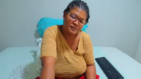 Snapshot of candyyumsaerolaxx chatting on June 25, 2026, 7:24 am candyyumsaerolaxx online show from June 25, 2026, 7:24 am