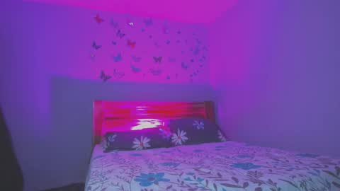 Canela online show from September 17, 2025, 12:45 am