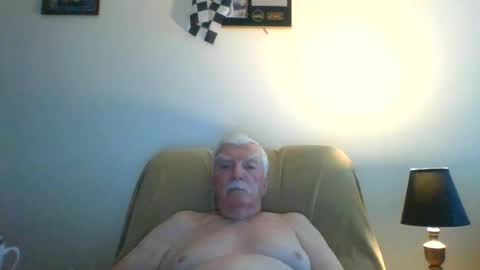 Snapshot of capecod21 chatting on June 28, 2026, 11:27 am capecod21 online show from June 28, 2026, 11:27 am