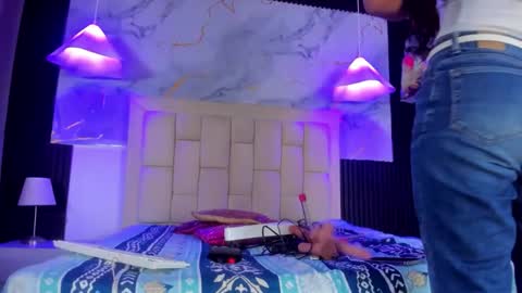 Cara  online show from December 15, 2025, 2:21 pm