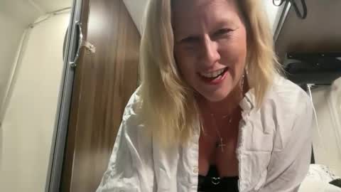 carebear5719 online show from May 19, 2026, 12:27 am
