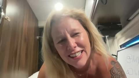 carebear5719 online show from May 19, 2026, 1:56 am
