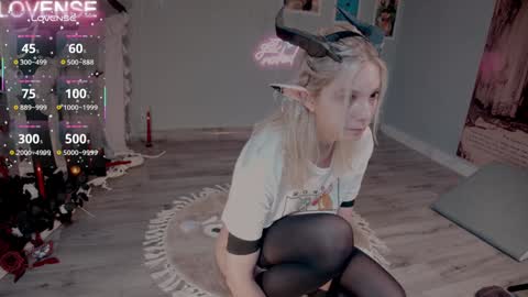 NONA    follow online show from October 27, 2025, 5:55 am