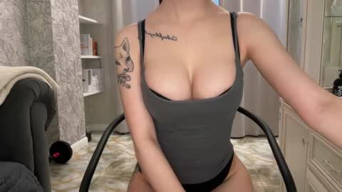 caressysiren online show from May 29, 2026, 5:11 pm