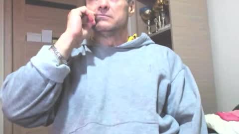 Laz online show from November 19, 2025, 9:48 pm