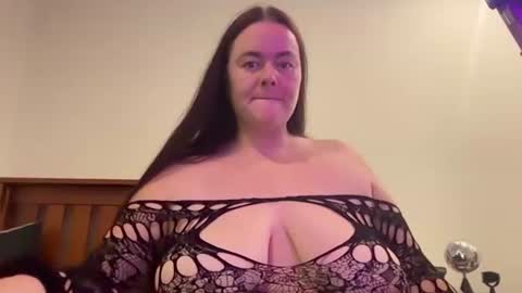 carinabro10 online show from June 28, 2026, 8:53 am