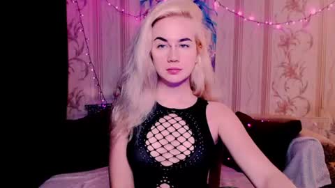 Snapshot of carinfox chatting on June 16, 2026, 6:43 pm Carin online show from June 16, 2026, 6:43 pm