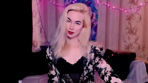 Snapshot of carinfox chatting on June 17, 2026, 6:49 am Carin online show from June 17, 2026, 6:49 am