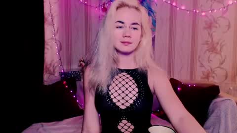 Snapshot of carinfox chatting on June 20, 2026, 6:27 am Carin online show from June 20, 2026, 6:27 am