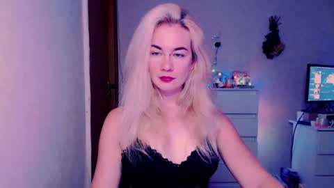Snapshot of carinfox chatting on July 17, 2026, 3:35 am Carin online show from July 17, 2026, 3:35 am