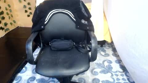 carla_999 online show from April 11, 2026, 1:37 pm