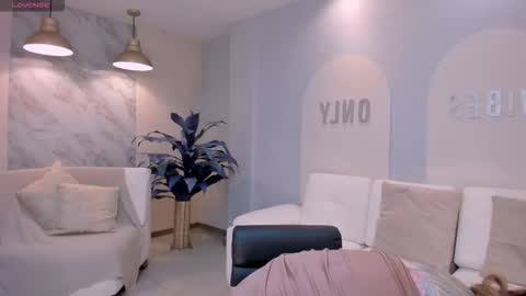 Carla Bunnis online show from December 2, 2025, 12:10 pm