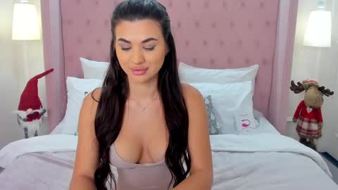 Carla online show from December 16, 2024, 1:43 pm