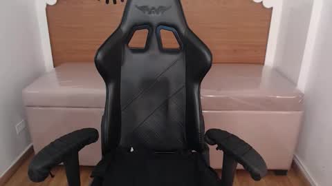 CARLYE   online show from November 27, 2025, 3:47 pm