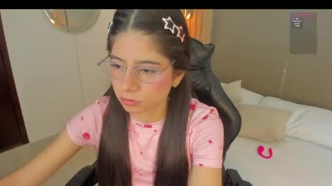 Snapshot of carlina_15 chatting on June 5, 2026, 12:33 pm C A R L I N A online show from June 5, 2026, 12:33 pm