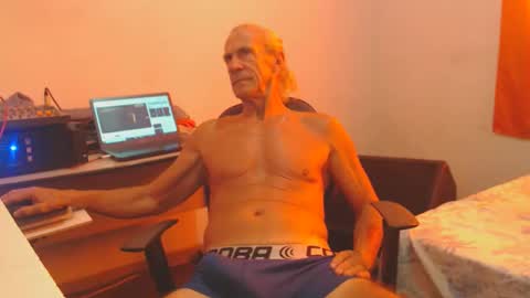 Snapshot of carlos2557 chatting on April 21, 2026, 11:27 am carlos online show from April 21, 2026, 11:27 am