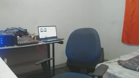 Snapshot of carlos2557 chatting on April 30, 2026, 10:47 pm carlos online show from April 30, 2026, 10:47 pm