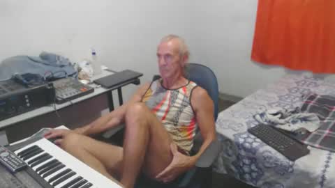 Snapshot of carlos2557 chatting on May 7, 2026, 1:55 am carlos online show from May 7, 2026, 1:55 am