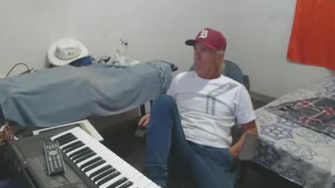 Snapshot of carlos2557 chatting on May 9, 2026, 3:45 am carlos online show from May 9, 2026, 3:45 am