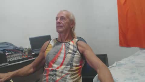 Snapshot of carlos2557 chatting on May 13, 2026, 3:15 am carlos online show from May 13, 2026, 3:15 am