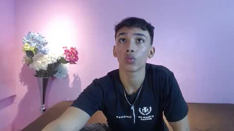 carloshot_01 online show from December 1, 2025, 1:16 pm