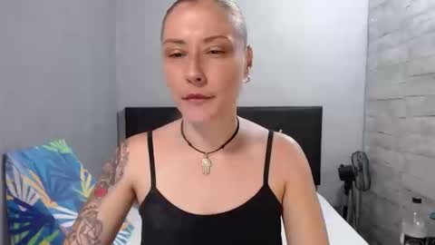 Snapshot of caro_milf_ chatting on September 15, 2025, 11:27 pm Caro milf online show from September 15, 2025, 11:27 pm