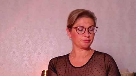 CaroJhones online show from September 11, 2025, 4:01 am