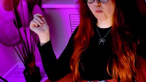 Snapshot of carol_carmen chatting on June 21, 2026, 1:19 am Carol online show from June 21, 2026, 1:19 am