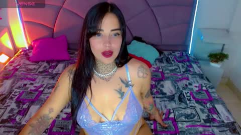 Carolaine01 online show from October 4, 2025, 8:51 pm