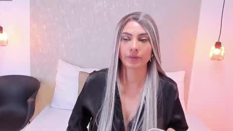 Carolain online show from December 1, 2025, 1:38 pm