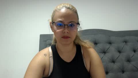carolay02 online show from November 4, 2025, 1:48 am