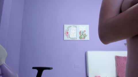 Carolina  online show from February 13, 2025, 11:15 pm