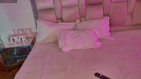 Snapshot of carolinafox_ chatting on November 25, 2025, 4:56 am caroline online show from November 25, 2025, 4:56 am