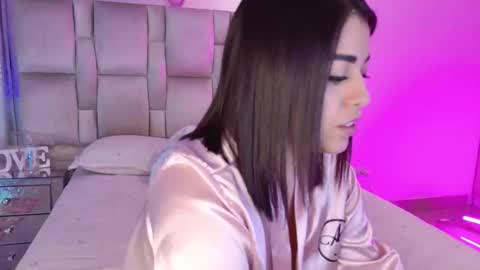 Snapshot of carolinafox_ chatting on November 30, 2025, 4:49 am caroline online show from November 30, 2025, 4:49 am